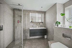 En Suite- click for photo gallery